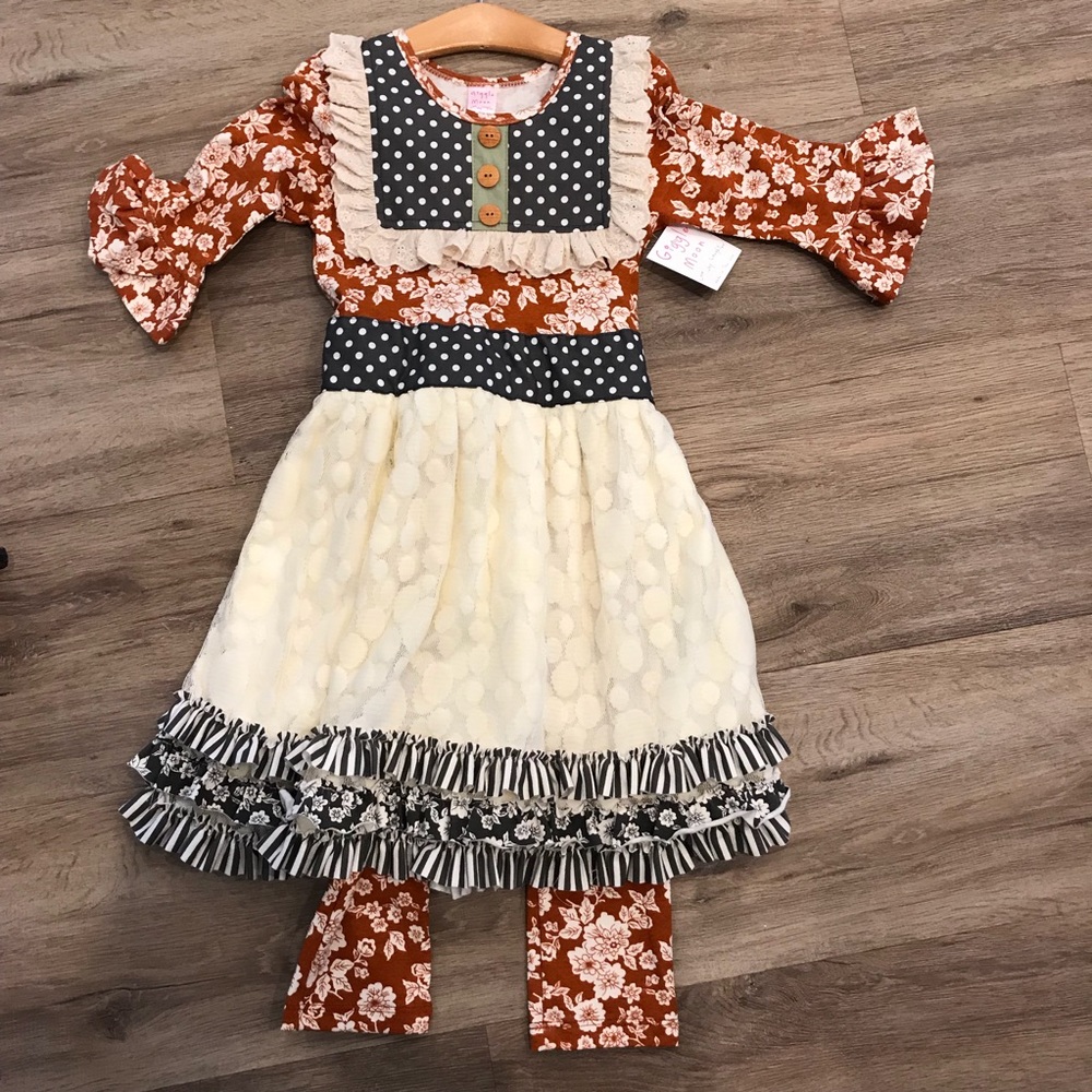 Giggle Moon Wall of Jasper Ruth Tutu